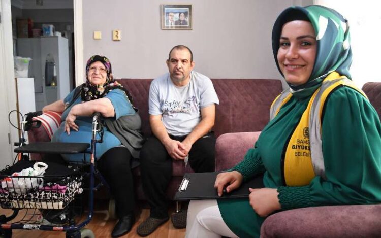 Sağlıklı yaşamaları için üniversiteyi bitirdi