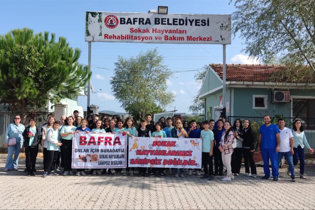 ÖĞRENCİLER BARINAK ZİYARETİYLE KAPLERİ ISITTI