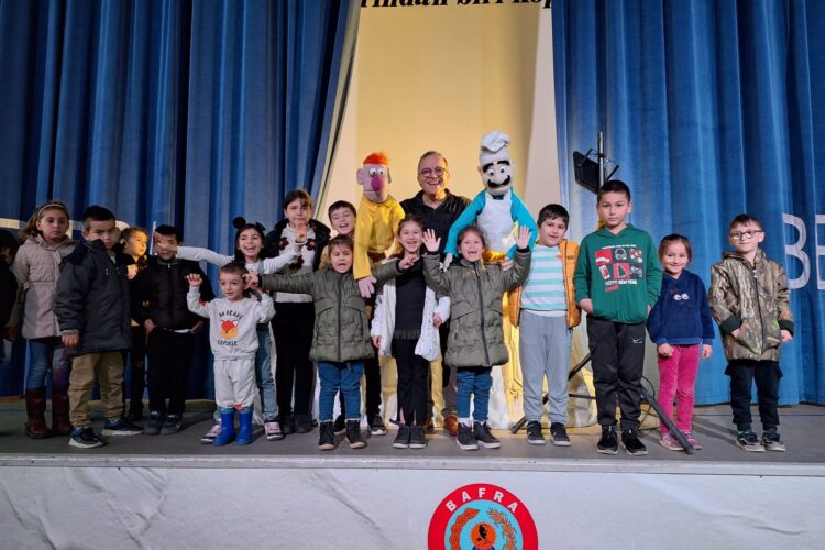 KUKLA TİYATRO GÖSTERİSİ’NE ÖĞRENCİLERDEN BÜYÜK İLGİ