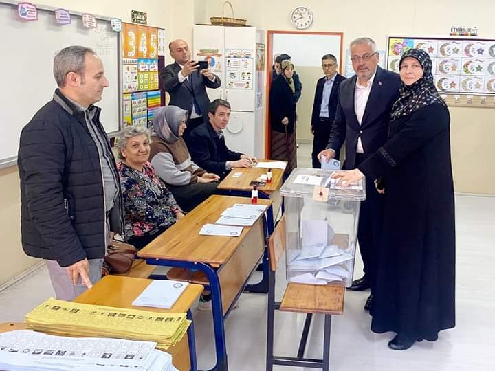 Başkan Kılıç Oyunu Hanımıyla Beraber Kullandı