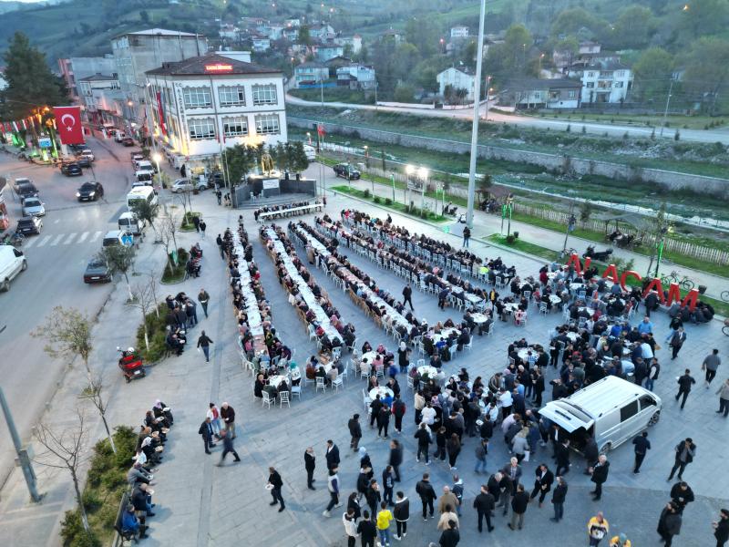 ALAÇAM BELEDİYE BAŞKANI RAMAZAN ÖZDEMİR ÖNCÜLÜĞÜNDE İFTAR YEMEĞİ DÜZENLENDİ