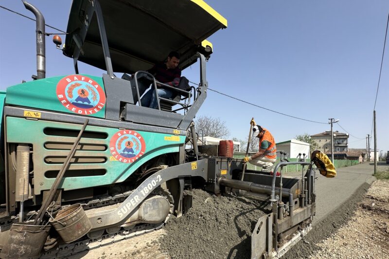 TESİSLEŞMESİNİ TAMAMLAYAN BAFRA BELEDİYESİ YOL ÇALIŞMALARINA ARA VERMİYOR