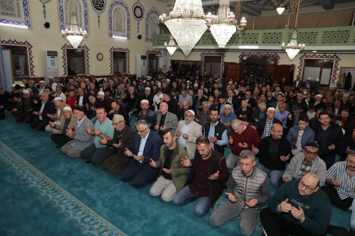 Bafra’da Kadir Gecesi dualarla idrak edildi