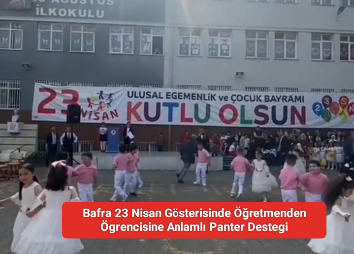 Bafra ‘da 23 Nisan Gösterisinde Öğretmenden Ögrencisine Anlamlı Panter Destegi