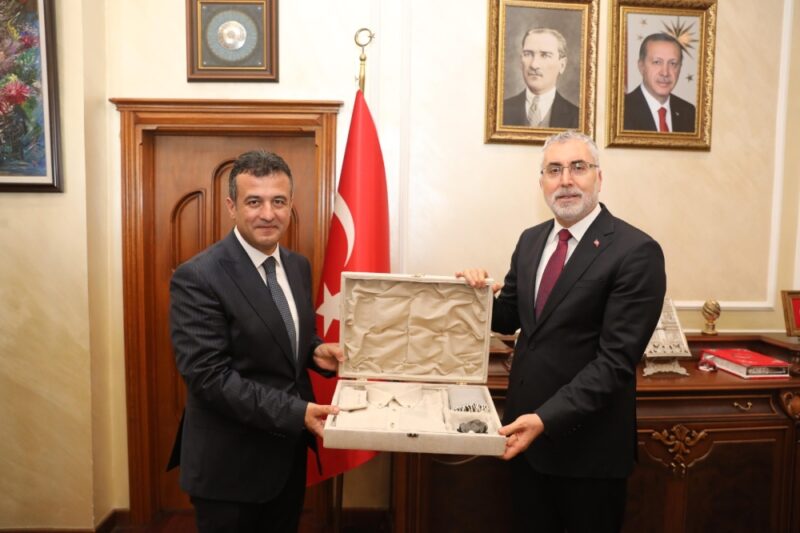 BAKAN IŞIKHAN BAŞKAN DOĞAN’I ZİYARET ETTİ