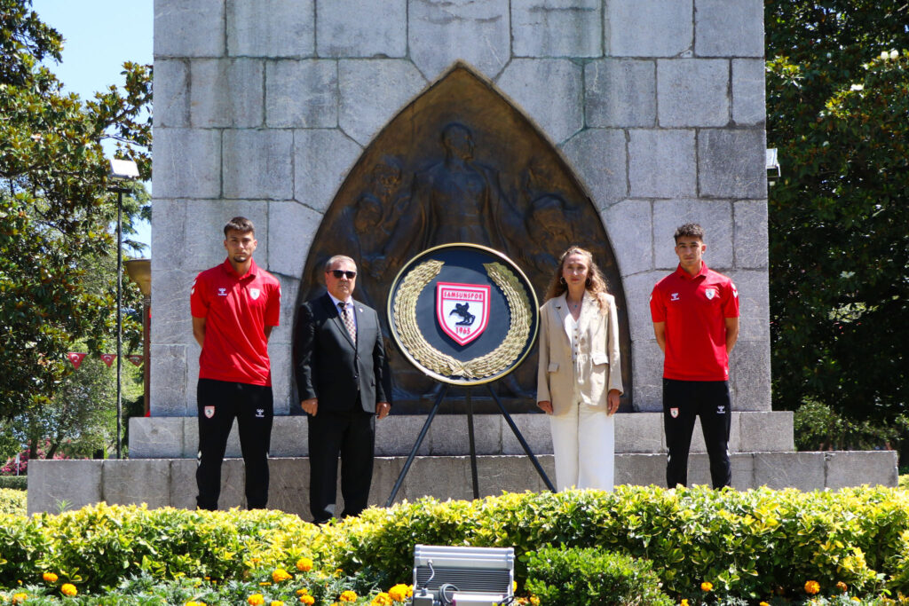 SAMSUNSPOR 59 YAŞINDA ÇELENK BIRAKILDI 