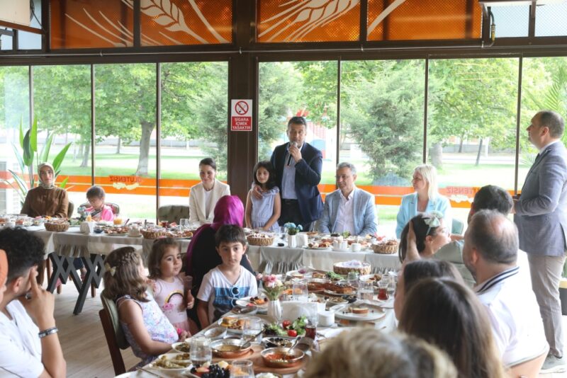 GLÜTENSİZ KAFE’DE ÇÖLYAK HASTALARI İLE BİR ARAYA GELDİ