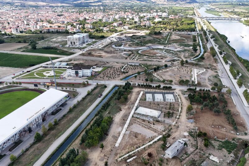 KARADENİZ’İN EN BÜYÜK MİLLET BAHÇESİ BAFRA’DA YÜKSELİYOR