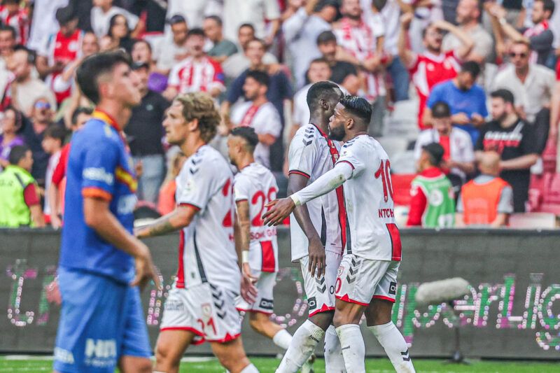 SAMSUNSPOR A.Ş.: 4 GÖZTEPE A.Ş.: 3