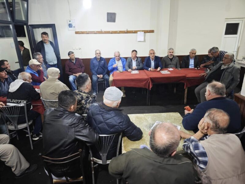 Yakakent Belediye Başkanı Kozköy Mahallesinde hemşehrilerle bir araya geldi