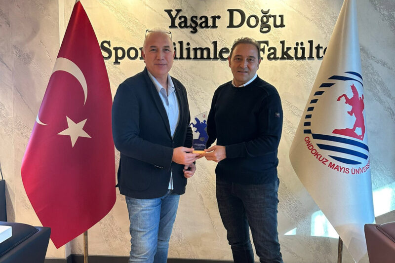 Akademi’den Dekan Murat Eliöz’e Ziyaret Etti