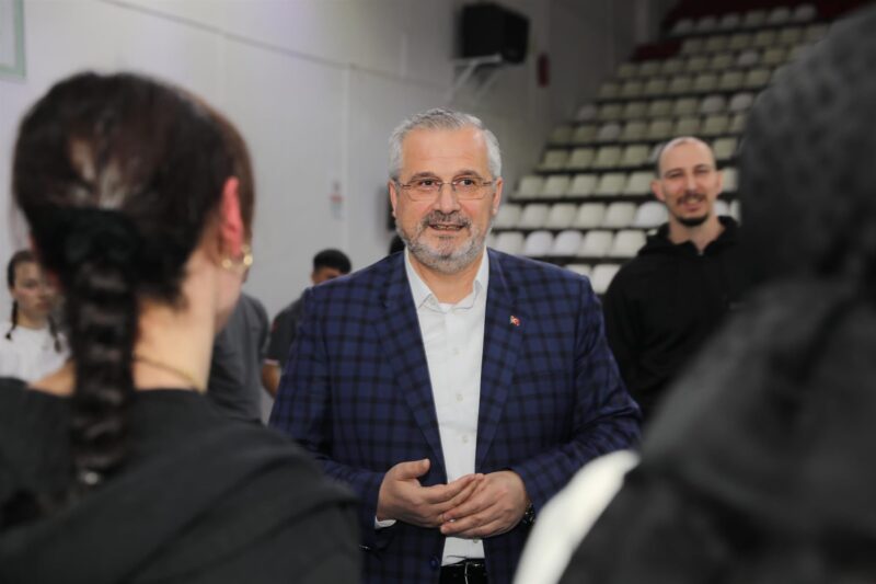 BAŞKAN KILIÇ’TAN GENÇLERE MOTİVASYON ZİYARETİ