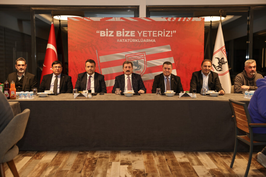 SAMSUN PROTOKOLÜ SAMSUNSPOR TAKIMIYLA BİR ARAYA GELDİ