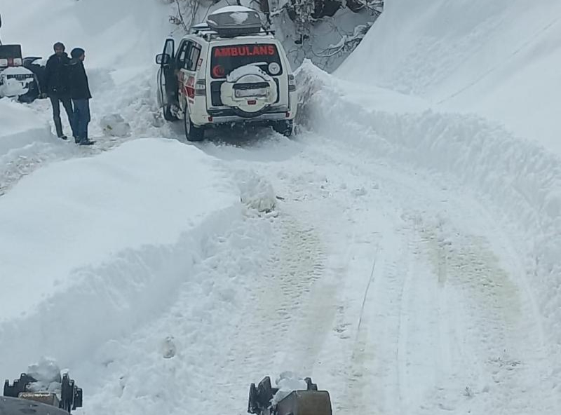 Alaçam’da Yoğun Kar Yağışına Rağmen Hastaya Ulaşım Sağlandı