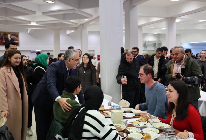 Işıkhan, Hacettepe Üniversitesi İftar Programında Öğrencilerle Bir Araya Geldi