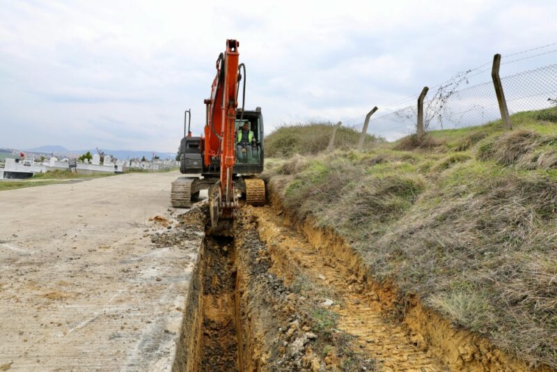 Büyükşehir Belediyesi Derecik Mezarlığı’ndaki çalışmalara başladı