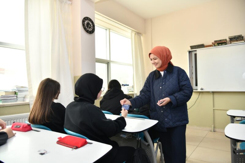 Büyükşehir üniversite yolunda gençlerin yanında
