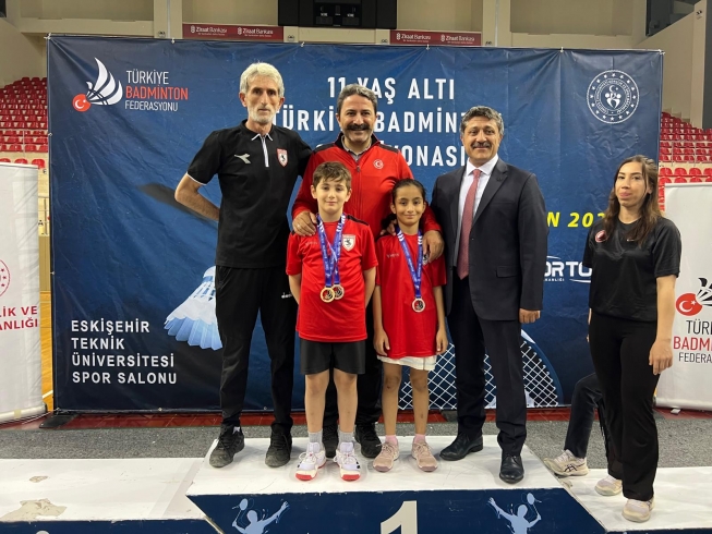 BADMİNTON’DA SPORCULARIN’ DAN DERECE!