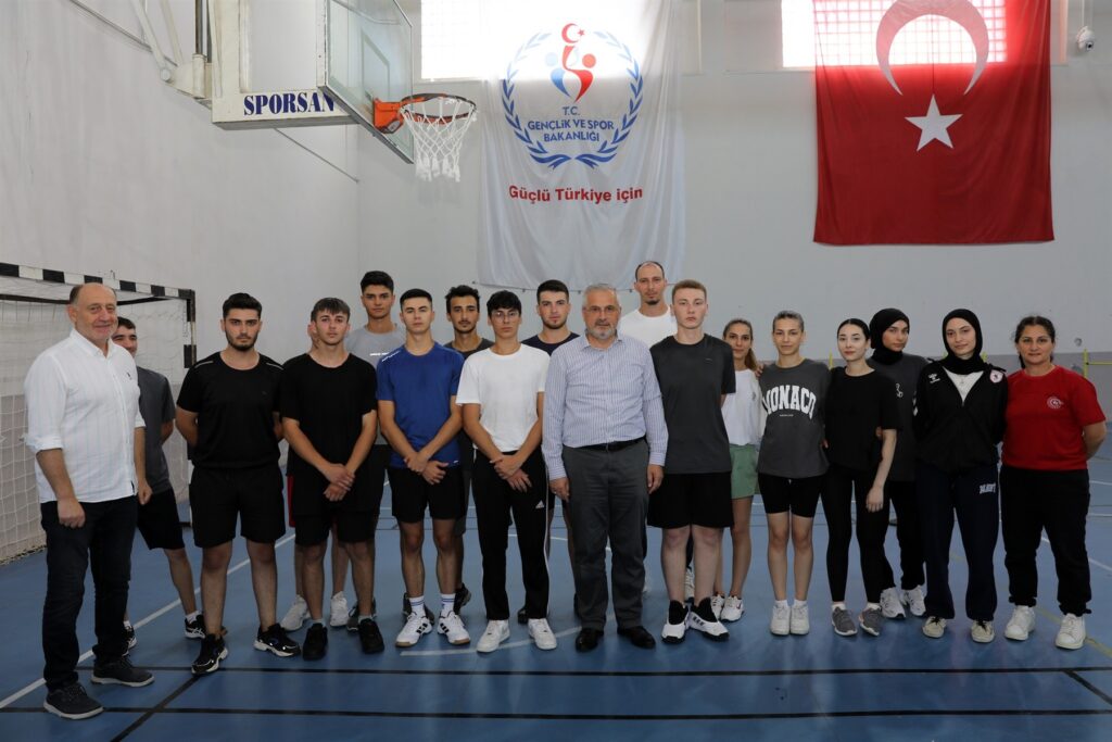BAŞKAN KILIÇ YAZ SPOR OKULLARININ GENÇ SPORCULARIYLA BULUŞTU