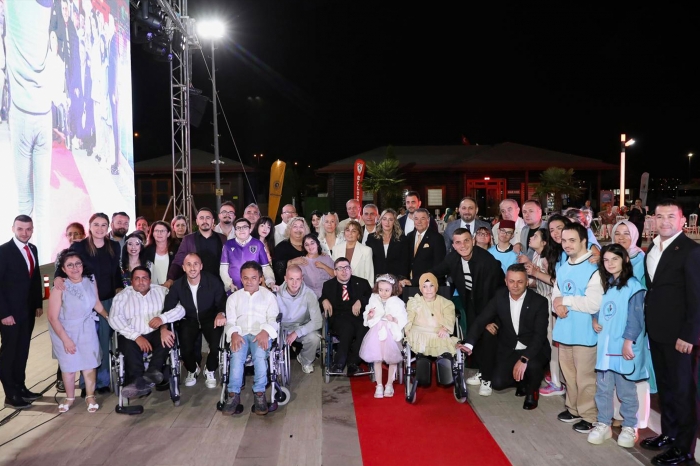 ENGELLER ERİR CESARET PARLAR DEFİLESİ GERÇEKLEŞTİRİLDİ