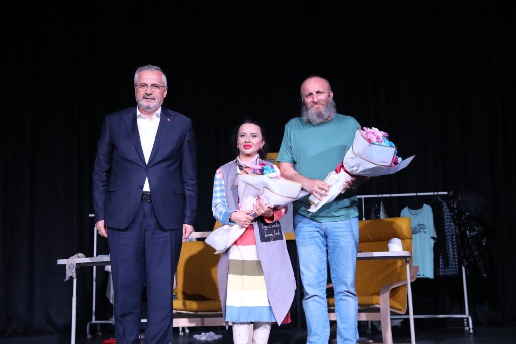 “PARÇA TESİRLİ PAZARLAR” OYUNUNA YOĞUN İLGİ