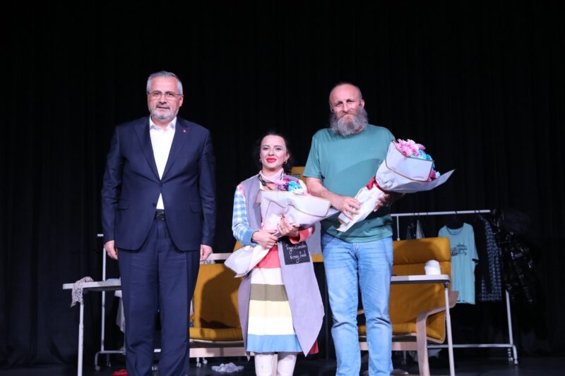 “PARÇA TESİRLİ PAZARLAR” OYUNUNA YOĞUN İLGİ