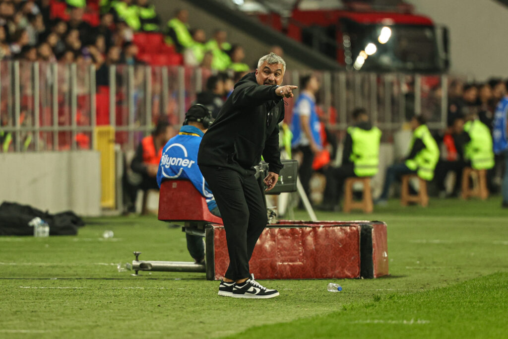 REIS: “ZOR BİR HAFTAYI GERİDE BIRAKTIK, TAKIMIMLA GURUR DUYUYORUM”