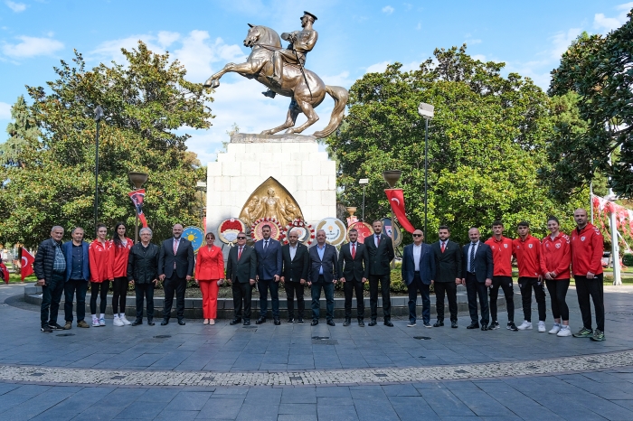 SAMSUNSPOR KULÜBÜ ONUR ANITINA ÇELENK SUNDU