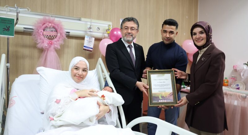 Yeni Doğan Bebek Yeni Evli Çift Adına Fidan Dikilecek