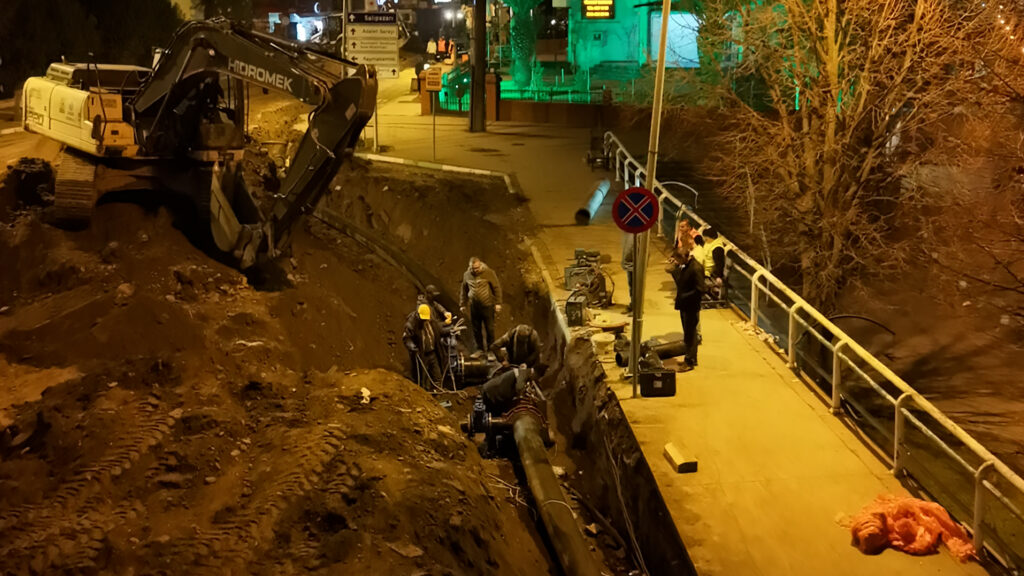 SEMERCİLER SOKAK’TA İÇME SUYU HATTI YENİLENDİ