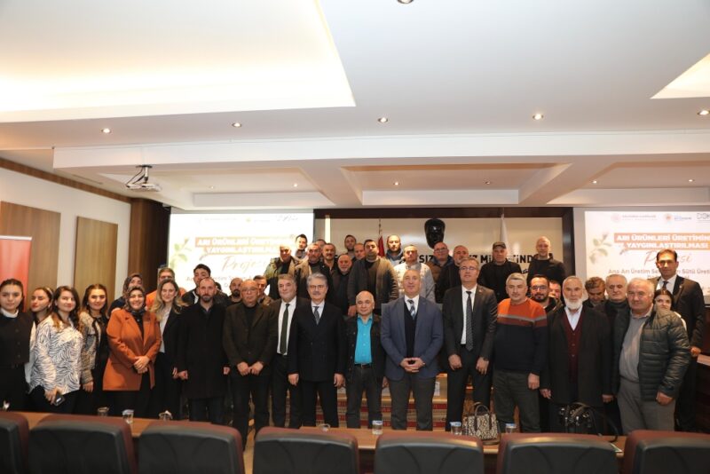 BÜYÜKŞEHİR’DEN ARI YETİŞTİRİCİLERİNE ÜRETİM SETİ DESTEĞİ