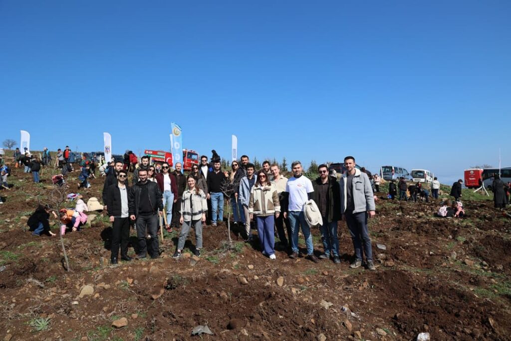 YEDAŞ, YÜZLERCE FİDANI TOPRAKLA BULUŞTURDU
