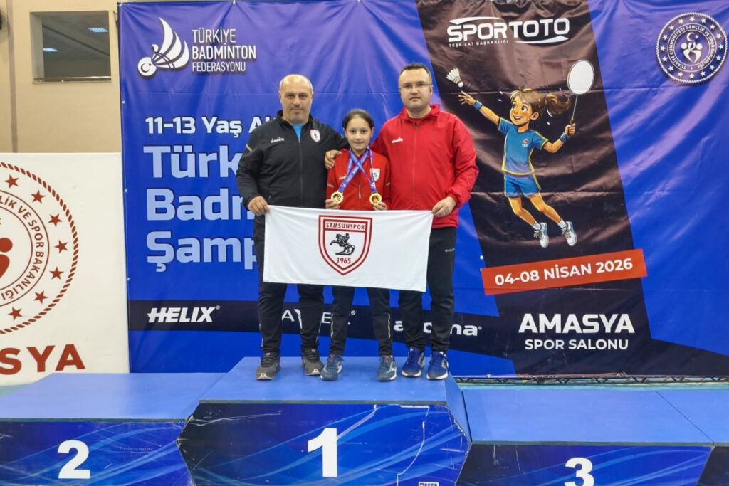 BADMİNTON TÜRKİYE ŞAMPİYONASINDA ÇİFTE ALTIN MADALYA