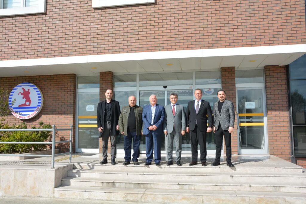 Serdal Sefa Kocabaş, Bafra Eczacılık Fakültesi’ni ziyaret etti.