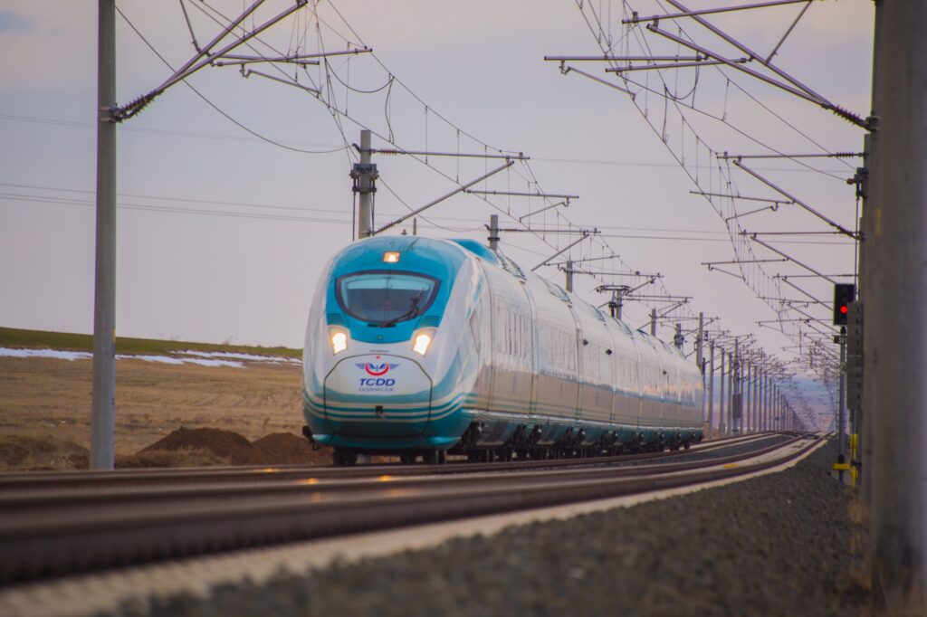 ANKARA-SİVAS YHT HATTI 3 YAŞINDA!