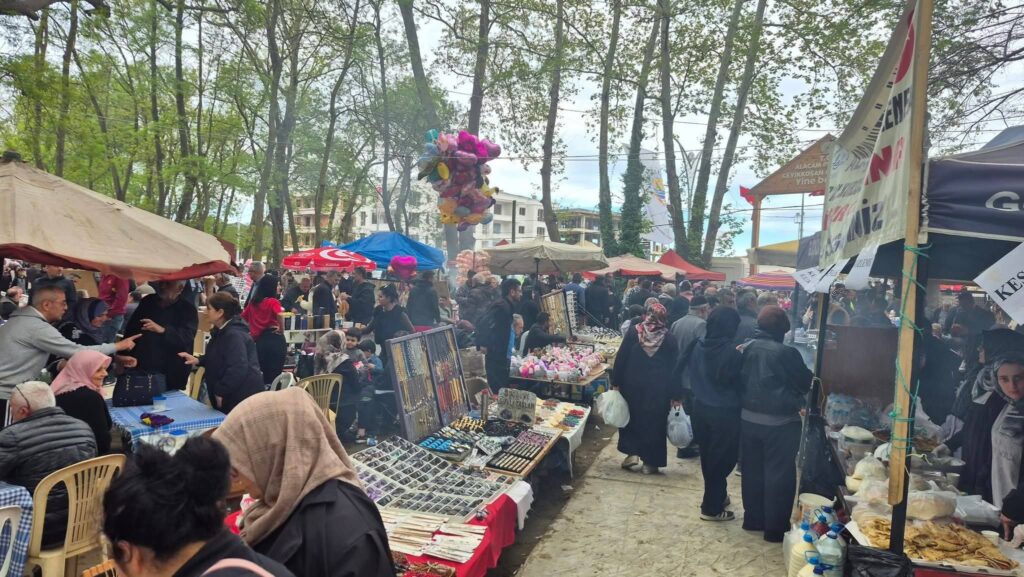 KARADENİZ’İN KIRKPINAR OLAN ALAÇAM GÜREŞLERİNE MAHŞERİ KALABALIK