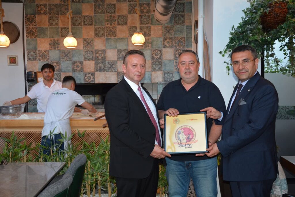 TSO’dan Bafralı iş insanı Eczacı Caner Tarkan Yıldız’ı ziyaret