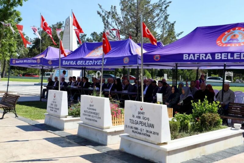 Bafra’da Arefe Günü Şehitler Unutulmadı