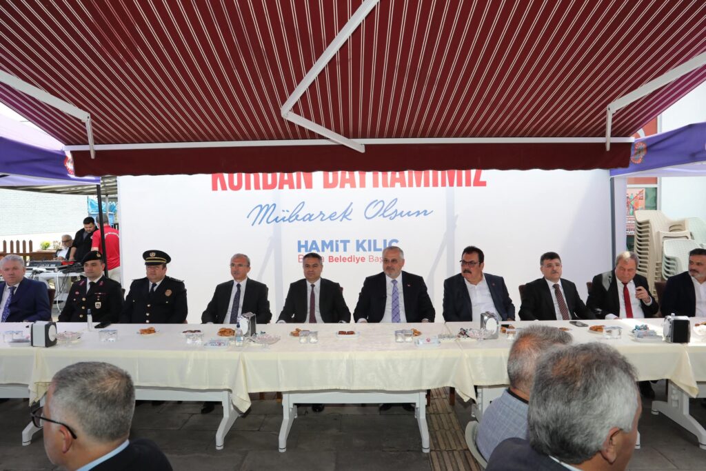 Bafra’da Protokol ve Halk Bayramlaştı