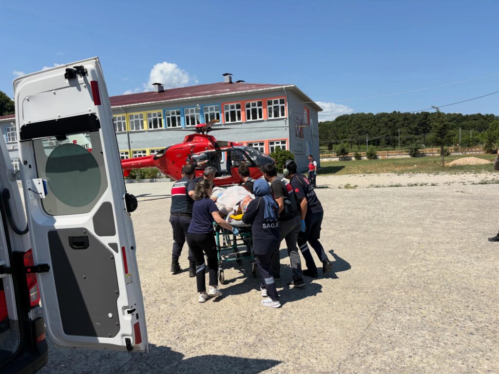 Hava Ambulansı Kaza Geçiren Yaralı İçin Havalandı