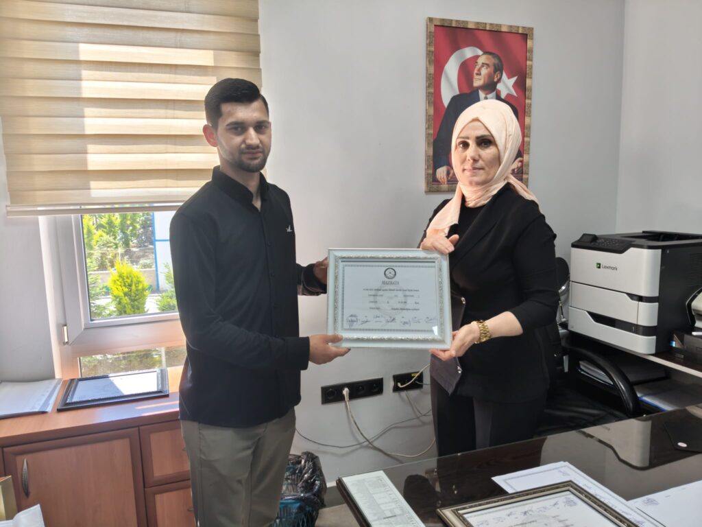 Genç Muhtar Cepe Mazbatasını Aldı