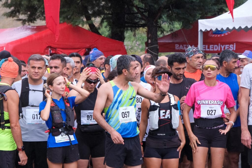 KAPIKAYAFEST’TE ÖDÜLLÜ DAĞ KOŞUSU HEYECANI YAŞANDI