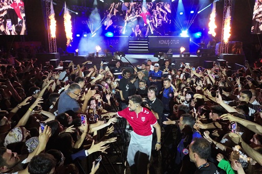 KAPIKAYAFEST’TE MÜZİĞİN RİTMİ SEFO İLE YÜKSELDİ