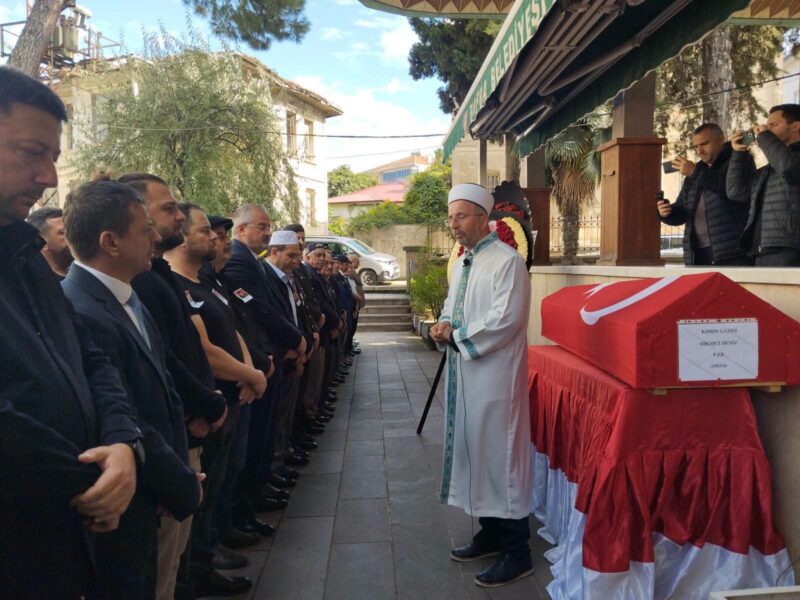 Kıbrıs Gazisi Hikmet Deniz Askeri Törenle Son yolculuğuna uğurlandı