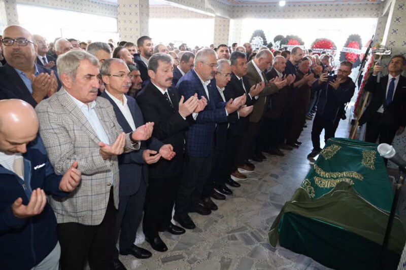 Başkan Kılıç’ın Annesi Secinfer Kılıç Ebediyete uğurlandı